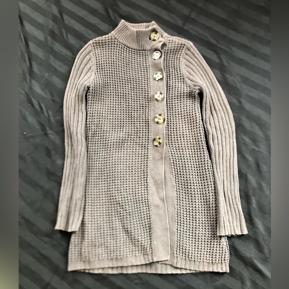 GAP Women's Gray Button-Up Sweater - Picture 3 of 11